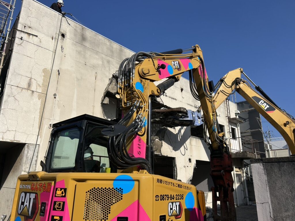 コンビニ駐車場整備（解体工事・整地工事）