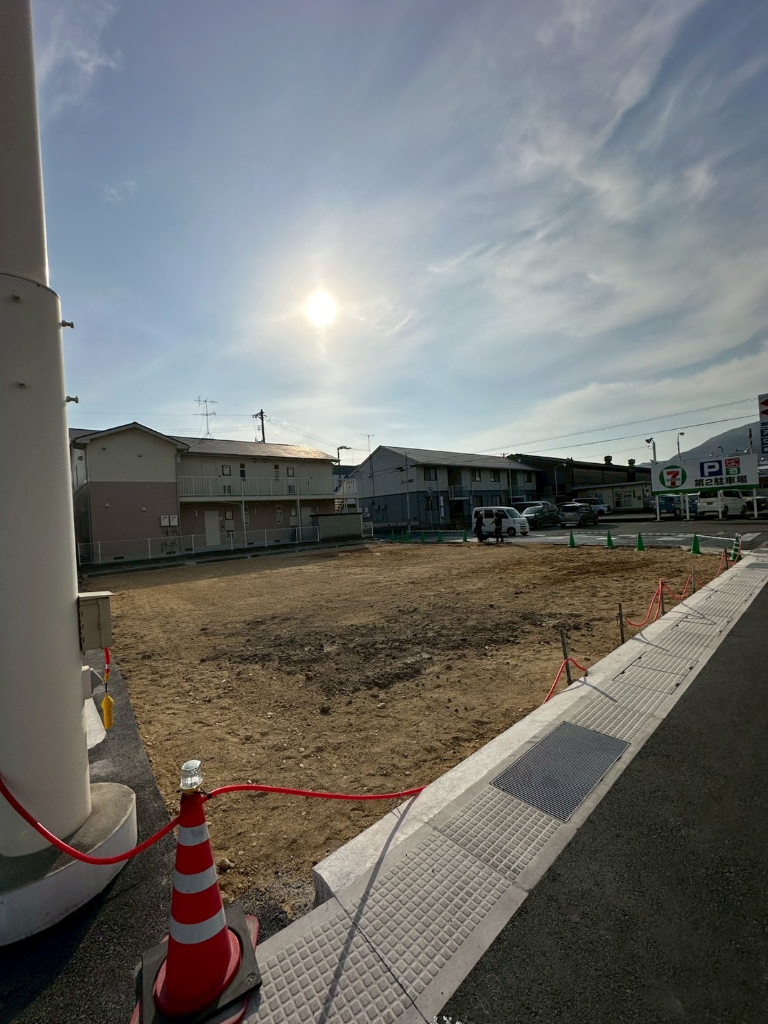 コンビニ駐車場整備（解体工事・整地工事）